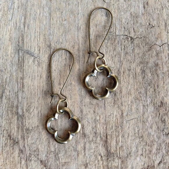 Antique Brass Pewter Quatrefoil Drop Earrings Four Leaf Clover - 16mm Diameter - Picture 2 of 5
